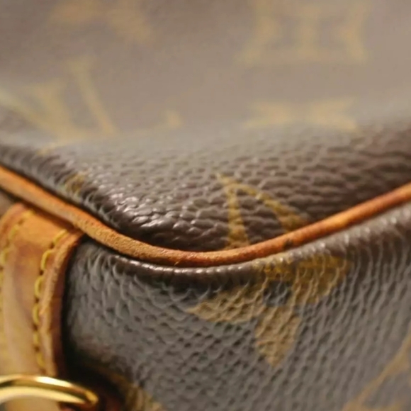 Louis Vuitton Wapity Pouch - Picture 5 of 12